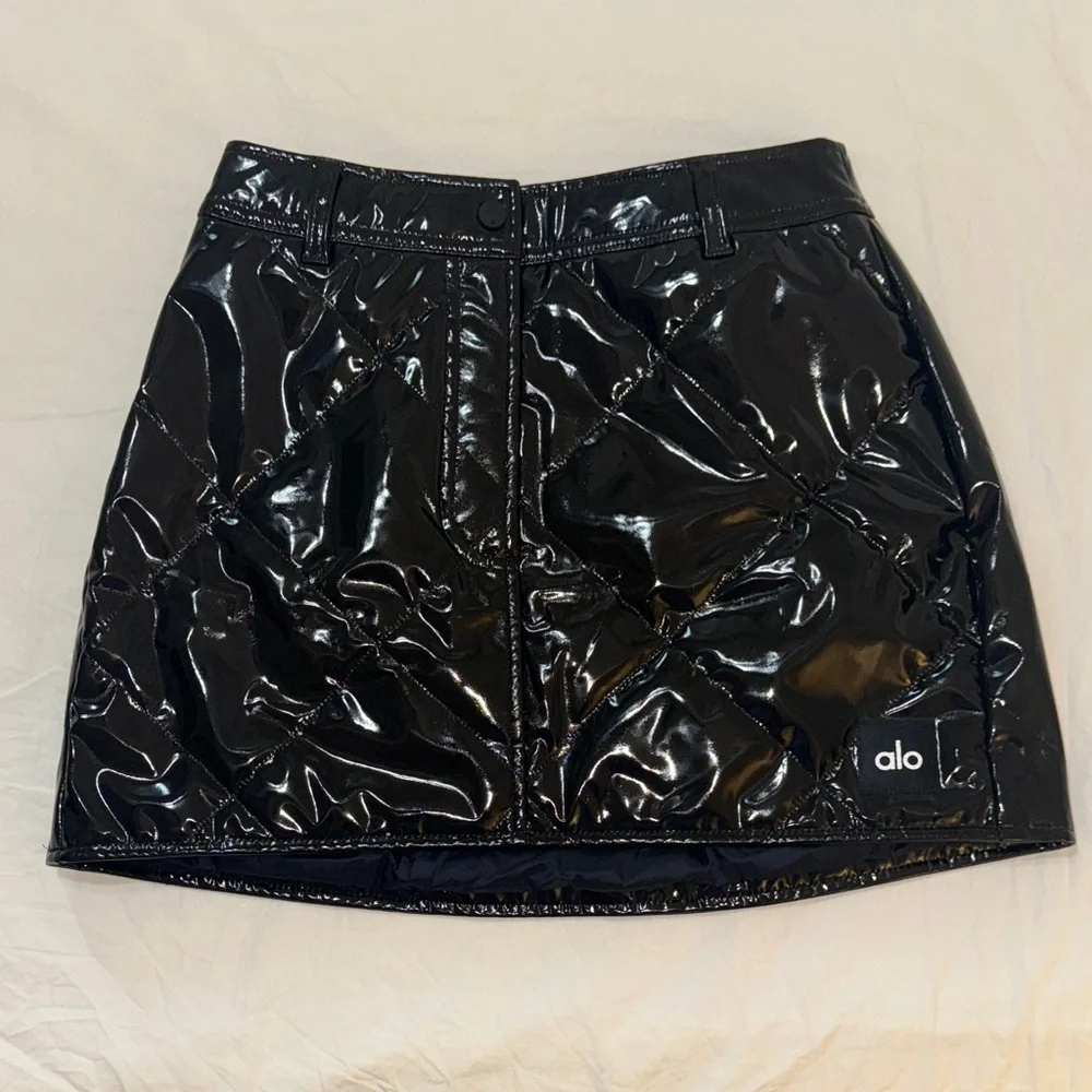 ALO Yoga Snomoto Puffer Mini Skirt - Black, Small